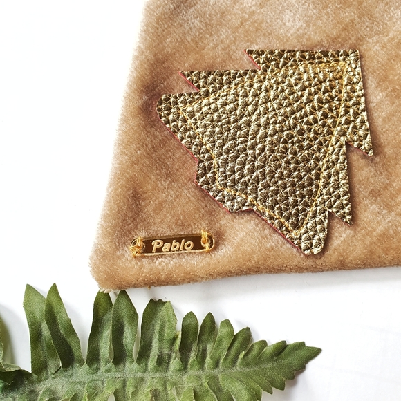 Pablo Gold Label Christmas Tan Velvet Dog Bandana & Leash Set - Picture 2 of 11